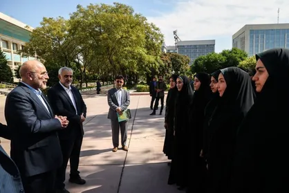 دیدار جمعی از زنان پلیس با رئیس مجلس همزمان با هفته انتظامی