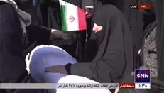 جوان ۱۷ ساله خوشنام در آغوش مادری منتظر آرام گرفت