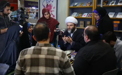 ابتکار رئیس سازمان تبلیغات اسلامی در بازدید از نمایشگاه کتاب/ تأکید بر اهتمام به ناشران کودک و نوجوان