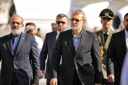 علی لاریجانی وارد مسقط شد + عکس