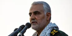 دریادار سیاری و حجت‌الاسلام محمدحسنی به سرلشکر سلیمانی تبریک گفتند