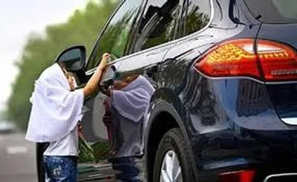 هرگونه طرح و تحول اقتصادی به شکاف طبقاتی موجود در جامعه دامن نزند