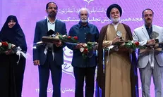 تجلیل از خانواده ۲ برادر شهید و ۵ چهره قرآنی در همایش «عمری با قرآن»