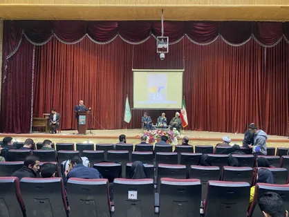 هیچ دیواری بین دولت، مردم و دانشجویان وجود ندارد