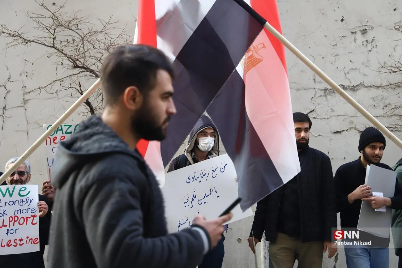 تجمع مردم و دانشجویان مقابل دفتر حافظ منافع مصر در ایران