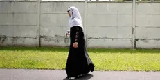 دختران مسلمان از ورود به مدارس فرانسه منع شدند