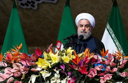 آقای روحانی؛ با استفاده ابزاری از حربه همه&zwnj;پرسی مطالبات مردم را با موضوعات دیگر جابجا نکنید