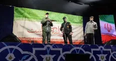مشق رزم و سلاح‌شناسی؛ این‌بار زیر باران تجمع مردمی رشت +فیلم