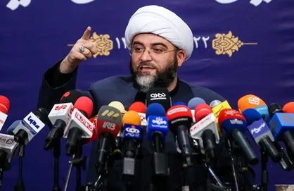 قمی: استفاده از عبارت &laquo;قشر خاکستری&raquo; در ایران اشتباه است/ اغلب مردم مذهبی&zwnj;اند و نگران نیستیم