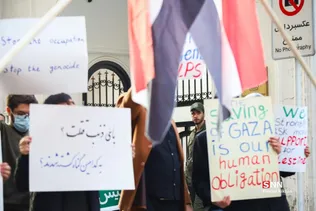 تجمع دانشجویی در مقابل سفارت مصر