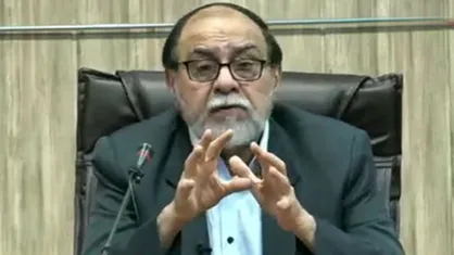 ظریف متخصص دروغ و چاخان است