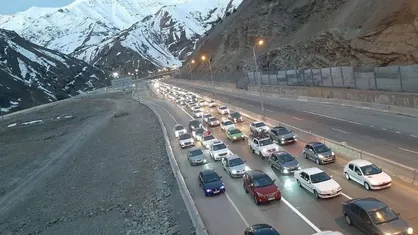 تردد خودرو&zwnj;ها از جاده چالوس به سمت تهران ممنوع شد/ ترافیک سنگین در معابر خروجی پایتخت