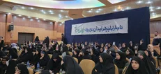 دانشجویان دختر شیرازی عکس رهبری را بالا بردند