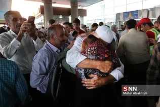 بازگشت اولین کاروان حجاج از سفر حج