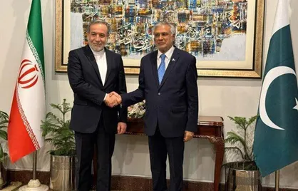استقبال وزیر خارجه پاکستان از عراقچی