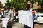 تجمع اعتراضی خانواده‌های قربانیان ترورهای منافقین مقابل سفارت سوئد