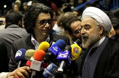 عضو ستاد انتخاباتی روحانی مجری برنامه تلویزیونی امشب شد!
