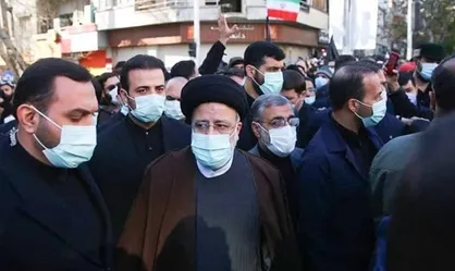 حضور حجت&zwnj;الاسلام رئیسی در مراسم تشییع ۱۵۰ شهید گمنام