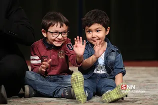 بی