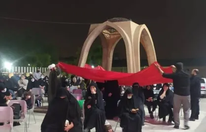 مراسم لیالی قدر ویژه دختران نسل چهارم انقلاب، در کنار مقبره الشهدای گمنام بوستان قصر