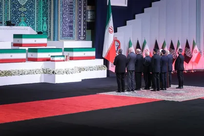 چرا اینترنشنال از مراسم وداعِ رهبر شهید می&zwnj;ترسد؟ / دست وپا زدنِ واهمه&zwnj;زدگان در برابر سیلِ مقامات ارشد سیاسی و عزاداران میلیونی جهانی