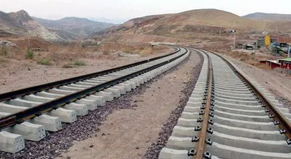 افتتاح راه&zwnj;آهن دو خطه تهران- کرج تا پایان امسال / میانه- بستان&zwnj;آباد را مرداد ۹۸ تحویل می&zwnj;دهیم