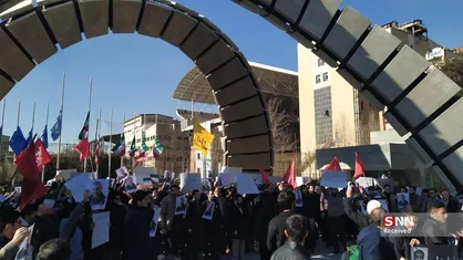 دانشجویان در دانشگاه امیرکبیر و مقابل سفارت انگلیس چه گفتند؟ / ما همه باهم هستیم، دشمن انگلیسیم
