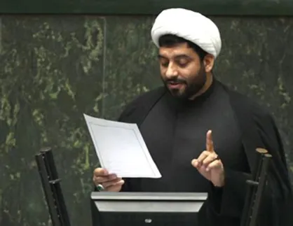 یک استانداری ۴۰۰ سکه از بیت المال در طول یکسال پاداش داده است