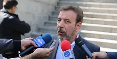 واعظی: فاصله گذاری اجتماعی مبتنی بر رفتار مدنی مطمئن‌تر از قرنطینه است