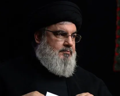 تکه&zwnj;ای از عمامه امام خمینی (ره) که در بمباران جنگ ۳۳ روزه سوخت+فیلم
