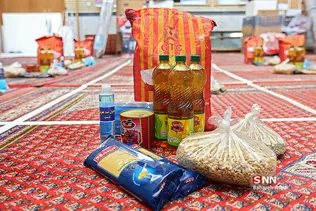 تهیه بسته مواد غذایی و جهیزیه در مسجد روحانی