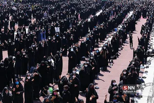 عزاداری ظهر عاشورا در میدان امام حسین (ع)
