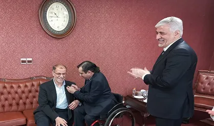 اهدا نشان طلایی پارالمپیک آسیا به خسروی وفا
