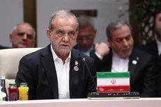 پزشکیان: دیپلماسی منطقه‌ای باید به ابزاری برای مدیریت بحران و جلوگیری از گسترش درگیری‌ها تبدیل شود + عکس