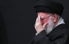 اشک‌های رهبر انقلاب هنگام نوحه‌ای با ذکر یاد کودکان غزه و لبنان