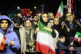 اجتماع مردم و هنرمندان در باغ فردوس تهران برای ایران