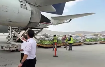 اولین محموله بشردوستانه هلال&zwnj;احمر جمهورى اسلامى ایران شامل ١٠٠ تن اقلام زیستى وارد افغانستان شد