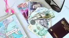 سقف دریافت ارز با کارت ملی درحال حاضر معادل ۲۰۰۰ یورو است