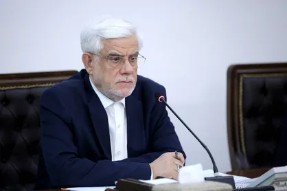 نشست عارف با کارشناسان روابط بین&zwnj;الملل درباره روند مذاکرات