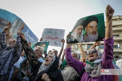 انتهای جمعیت حاضر در تجمع مردمی قابل تشخیص نیست/ تمامی مسیر&zwnj;های منتهی به میدان انقلاب اسلامی پایتخت مملو از جمعیت است + فیلم