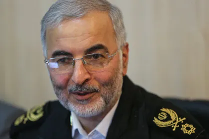 اهدای لوح تقدیر به مبتکر بازرسان افتخاری نامحسوس راهور
