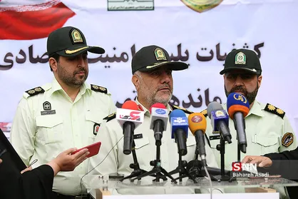 کشف نزدیک به ۶ میلیون ماسک احتکار شده