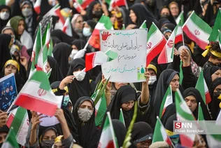 امروز در حرم مطهر شاهچراغ (ع)شوری برپا بود از جنس دانش آموزی، از جنس ذهن های جوان دهه هشتادی !