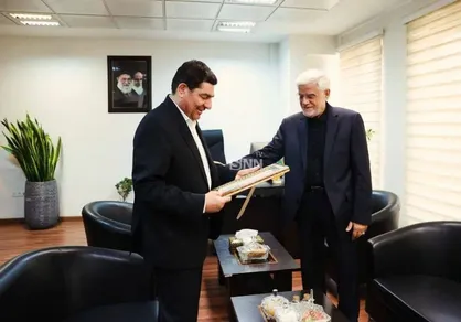 عارف : درب ساختمان دولت در دوره وفاق ملی باز است