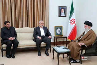 آقای اسماعیل هنیه رئیس دفتر سیاسی حماس، پیش از ظهر امروز در دیدار با رهبر انقلاب اسلامی، به نمایندگی از دولت و ملت فلسطین، ضایعه درگذشت رئیس جمهور و وزیر امور خارجه و همراهان ایشان را به حضرت آیت‌الله خامنه‌ای و ملت ایران تسلیت و تعزیت گفت.
