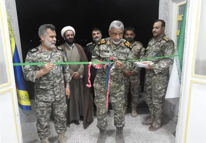 بازدید دریادار عظمایی از جزایر بوموسی و تنب بزرگ