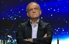 ما نمی‌خواهیم در مقابل قلدری‌ها و زورگویی‌های دشمن سر خم بکنیم/ می‌خواهیم بگوییم قادریم روی پای خودمان بایستیم