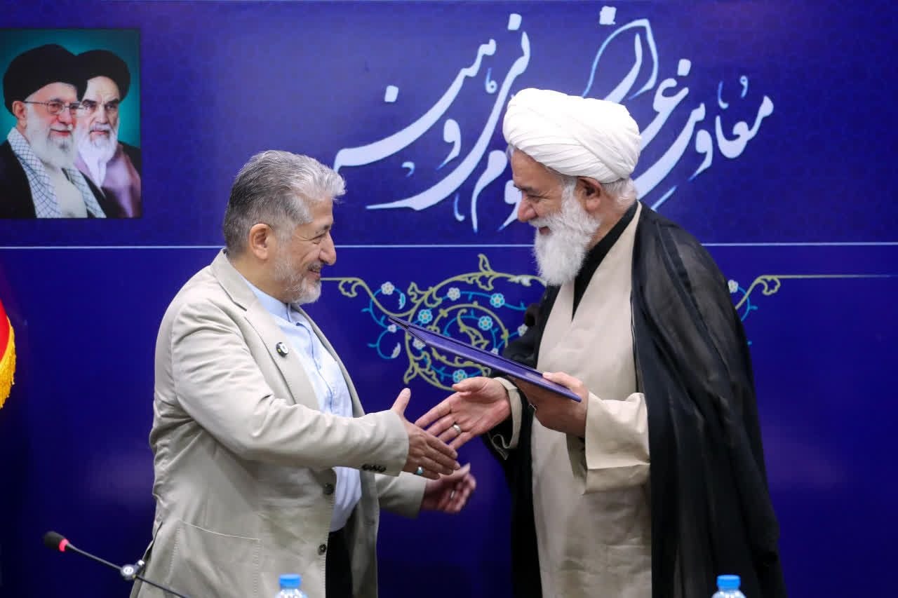 رئیس دانشگاه آزاد اسلامی دومین حکم ریاست کمیته فرادستگاهی کشور را دریافت کرد