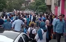 تجمع هواداران استقلال مقابل ساختمان باشگاه در اعتراض به مدیران این تیم
