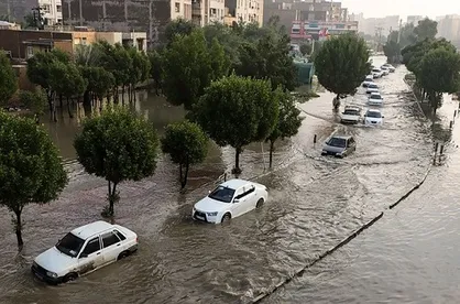 آبگرفتگی شدید معابر در اهواز و ماهشهر / نیرو&zwnj;های جهادی دانشجویی مشغول کارند